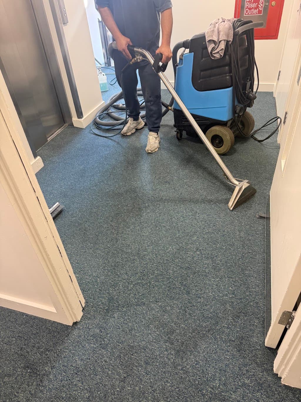 4 Seasons Carpet Clean